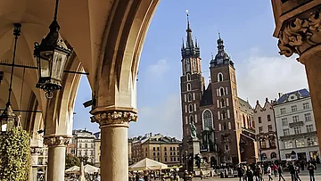 Hauptmarkt in Krakau mit Blick auf Marienkirche